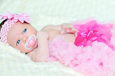 可愛的亞洲中國寶貝女孩