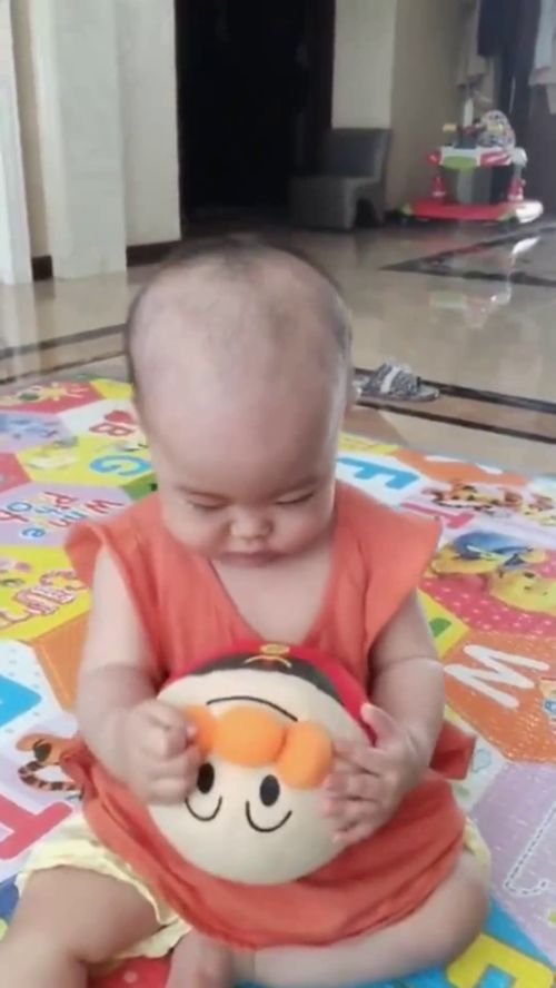 寶寶的小舉動真是可愛,這畫面我看了都顫抖,差點笑尿了